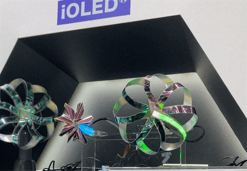 リボン状のOLEDの例
（発光制御も自在）