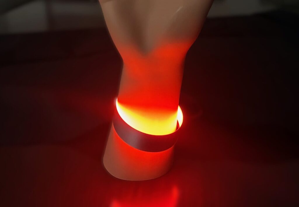 リボン状のOLEDの例
手に巻いたイメージ